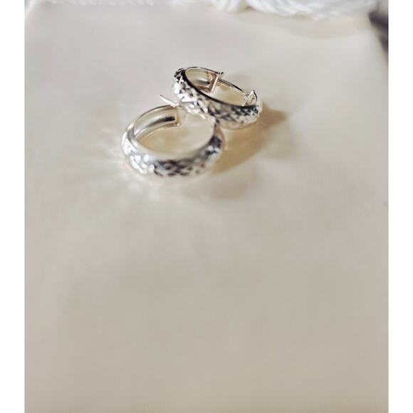 Sterling Sliver Etched Hoop Earrings New - Picture 3 of 4